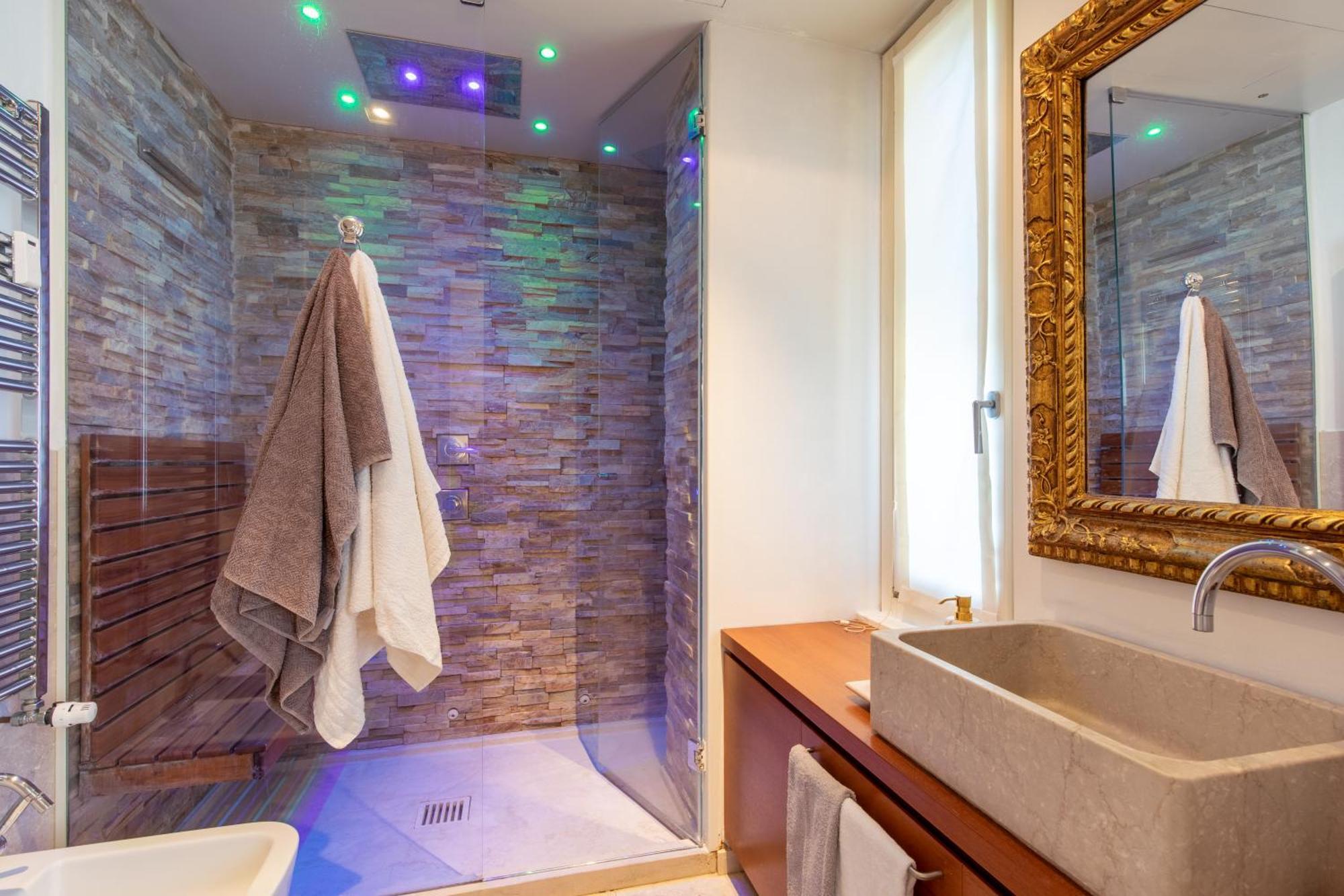 Porta Venezia- Design Apartment, 2-bedrooms, Netflix, Wifi Appartement *